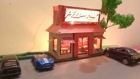 Pizza Hut Restaurant & Drive Thru Miniature | DIY | Cardboard Models