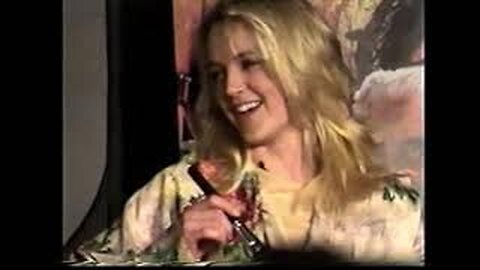 Renee O'Connor at the 2004 Xena Convention