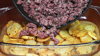 A simple and quick recipe, potatoes with minced meat will delight the whole family