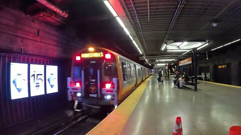 CLOSE UP Look- Orange Line T MBTA Boston 4K BACK BAY 🚆🚅🚉🌎⚡😮😲😯Living In Boston Vlog Day In Life