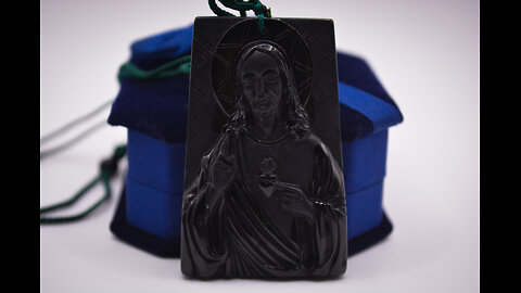 Jesus Portrait Pendant #jade #jewelry #necklace #pendants #giftideas #jesus #jesuschrist #viral