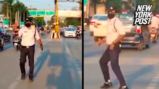 Traffic cop dances like Michael Jackson