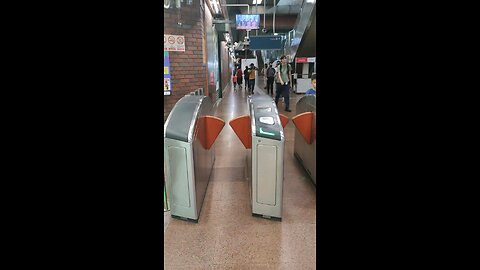 Using a credit card to get on the MRT in Singapore