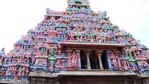 PM Modi prays at the iconic Sri Ranganatha Swamy Temple in Trichy, Tamil Nadu