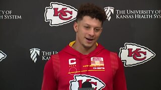 Chiefs' Mahomes talks about challenging teammates