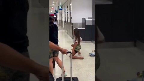 Lady freaking out over her flight being canceled😂#shorts #crazyvideo #freakout #airport #crazylady