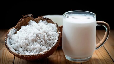 LEITE DE COCO: UM ALIMENTO MILAGROSO QUE VOCÊ PODE FAZER EM CASA