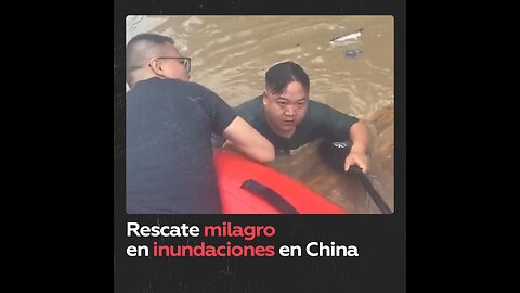 Rescate milagroso durante inundaciones en China