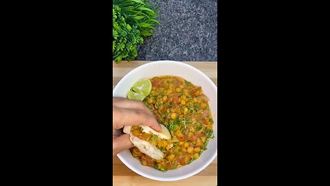 Matar (Yellow Split Peas) Kulcha is the most famous street food of Delhi