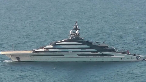 Watch: Russian Superyacht Destined for Cape Town Goes Under the Radar (3)