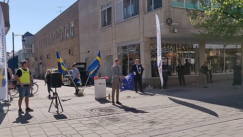 Alternativ För Sverige bränner EU-flaggan, torgmöte, Luleå 2024-06-01