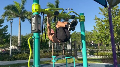 EXERCISE DEMO: TUCK FRONT LEVER HOLD (BACK / CORE)