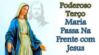 MILAGRE URGENTE! Terço Poderoso de Maria Passa na Frente Com Jesus e Pisa Na Cabeça da Serpente