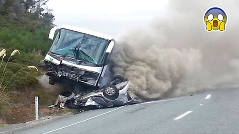 UNBELIEVABLE IDIOTS TRUCK DRIVERS FAILS | CRAZY TRUCK CRASH | TOP DANGEROUS MOMENTS OF THE YEAR 2023