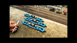 4 Blue Box Special SD40-2 wiring and couplers