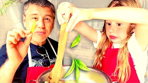 Nastya and Dad learn how to cook pasta in Italy