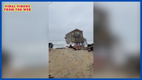 North Carolina Beach House Collapses And Washes Away Into The Ocean
