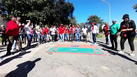 Unisa workers vows to continue with strike until the university's vice chancellor is placed on special leave