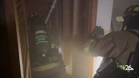 Green Bay firefighter recruits intensely train in full gear for house fire simulation