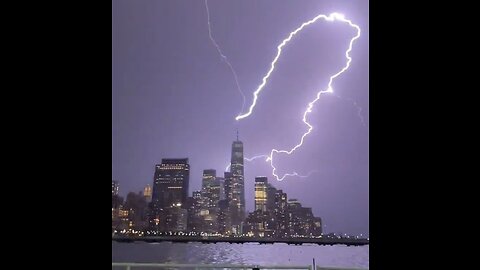 Amazing Video Of Lightning Hitting One World Trade Center