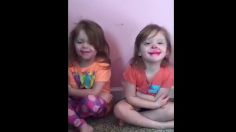 Twin girls discover lipstick, hilarity ensues