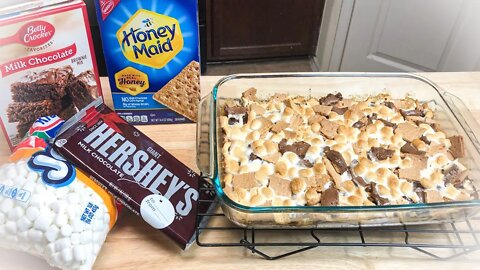 HOW TO EASILY MAKE DELICIOUS BROWNIE MIX SMORES | BAKE WITH ME BROWNIES