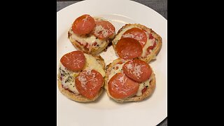 MINI PIZZA on an English Muffin | Easy PIZZA Snack