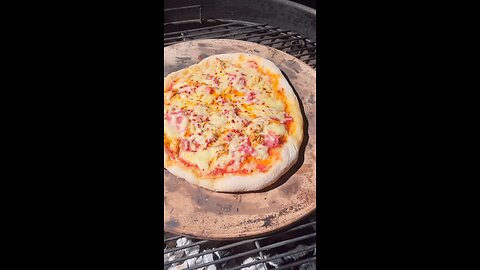 Peri peri chicken pizza on the weber kettle