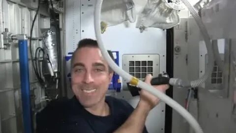 💇‍♂️ Close Shave for Astronaut Chris Cassidy Zero-G Haircut 💇‍♂️
