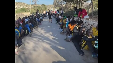 Lampedusa: 7,000 migrants arrive on Italian island in three days - BBC News