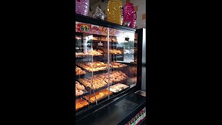 Choosing Pastries. Escojiendo El Pan. 2.7.2024 Snapchat