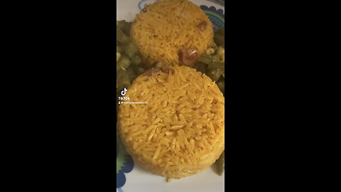 It’s dinner time friends!! Es hora de cenar amigos!! #arrozconsalchichas #foodie #fyp #boricua