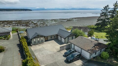 Campbell River Oceanfront home - 2345 Island S Hwy