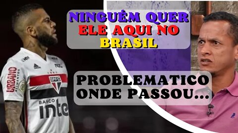 DANIEL ALVES DEVERIA PARAR... - Ele é um problema em todo time que passa | Os Donos da Bola - Souza