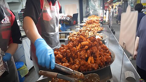 Super Crispy! Spicy sweet and sour chicken and fried shrimp in the Korean market /Korean street food