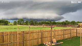 Arkansas: Il filme la formation d'une tornade en accéléré
