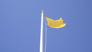 Yellow flags raised at Clearwater Beach to warn of rip currents