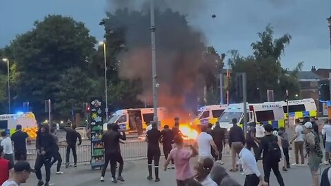 Riot in UK city of Leeds, rioters flipped over a police car