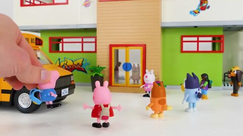 159 8Peppa Pig and Bluey Go to School!