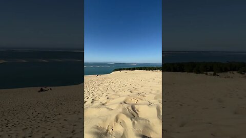 De tirar o fôlego. No topo da Dune Du Pilat!#curiosidades #incrível #praia #dunas