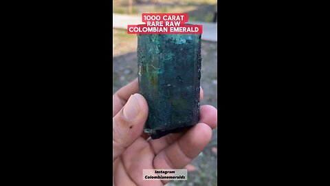 1000 carat huge & heavy rough uncut raw crystal emerald gemstone - very rare top formation