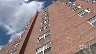 Plaza apartment complex without A/C for months, tenants say