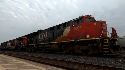 CN 485 Westbound Manifest Train CN 3004 & CN 3880 Locomotives In Sarnia