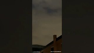 UFO Sighting 🛸 United States 2023 Person captures 3 uminous objects in formation with his mobile! 🛸