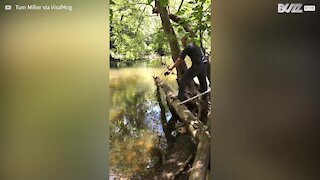 Cet homme a échappé à sa flèche de justesse