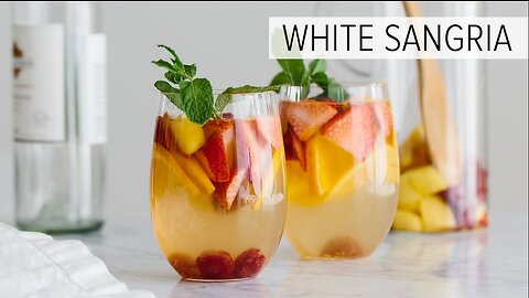 WHITE SANGRIA WITH MANGO AND BERRIES | fruity white wine sangria