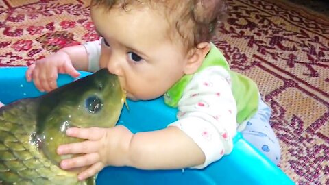 BABIES MEET FISH FOR THE FIRST TIME | Funny Babies And Animals