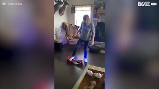 Bestemor prøver hoverboard for første gang