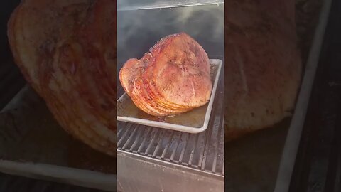 Lil Spiral Smoked Ham on the #pitboss double honey, garlic glaze. 💯