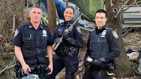 Police officers help rescue over a dozen chickens
